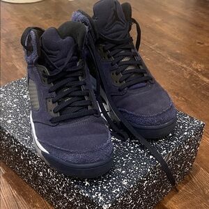 Air Jordan 5 Retro SE 
Dark Blue High-Top Sneakers